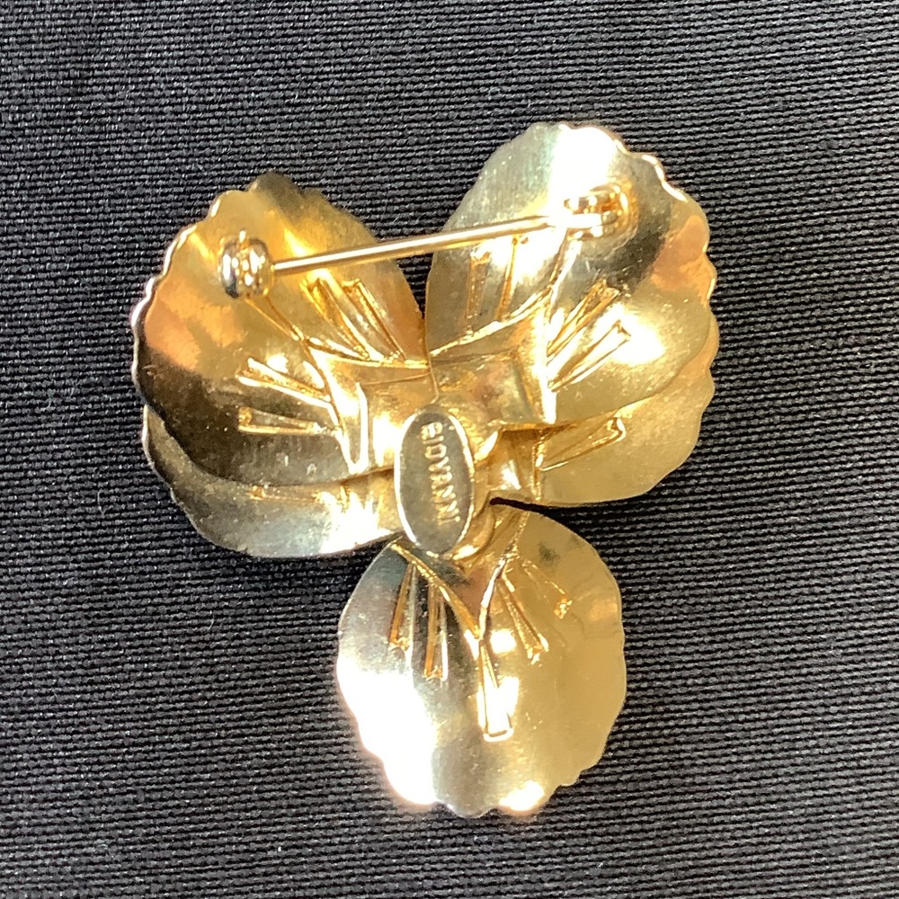 Flower brooch